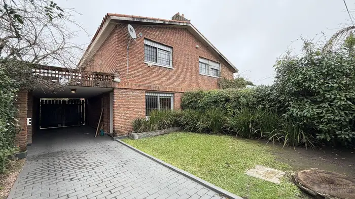 Aquiler casa 2 dormitorios carrasco sur