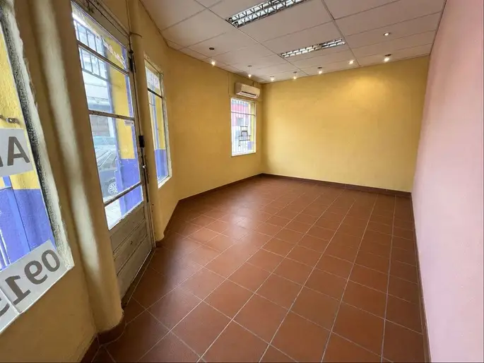 Venta de local comercial + apartamento en la Aguada