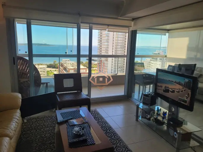 Venta de apartamento piso alto con vista al mar