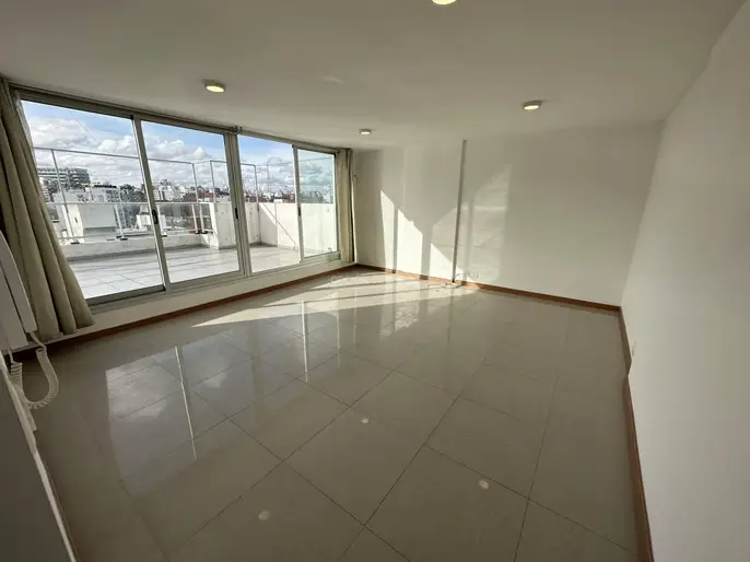 Venta Apartamento 3 dormitorios, 2 baños y 2 garajes, Cordón