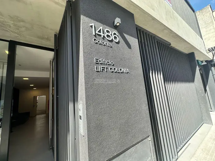 Apartamento 1 dormitorio al frente con balcón, luminoso en Centro Montevideo