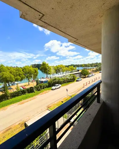 ALQUILER APARTAMENTO 1 DORM INTERLAGOS CON VISTA AL LAGO CON COCHERA