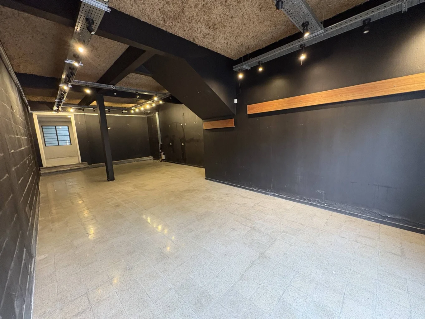 Local en Tres Cruces, propiedad 292205 -Imagen 3