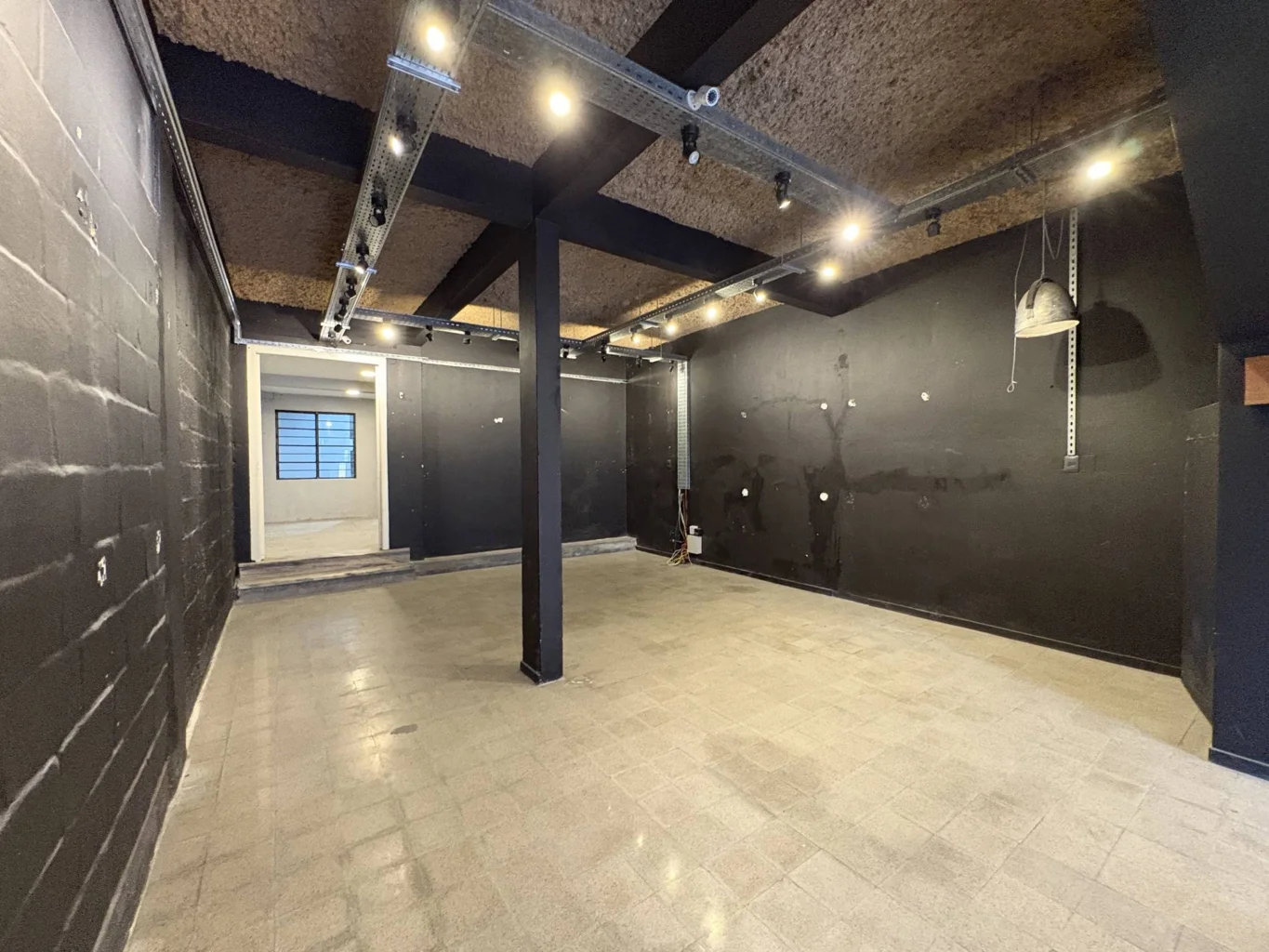 Local en Tres Cruces, propiedad 292205 -Imagen 4