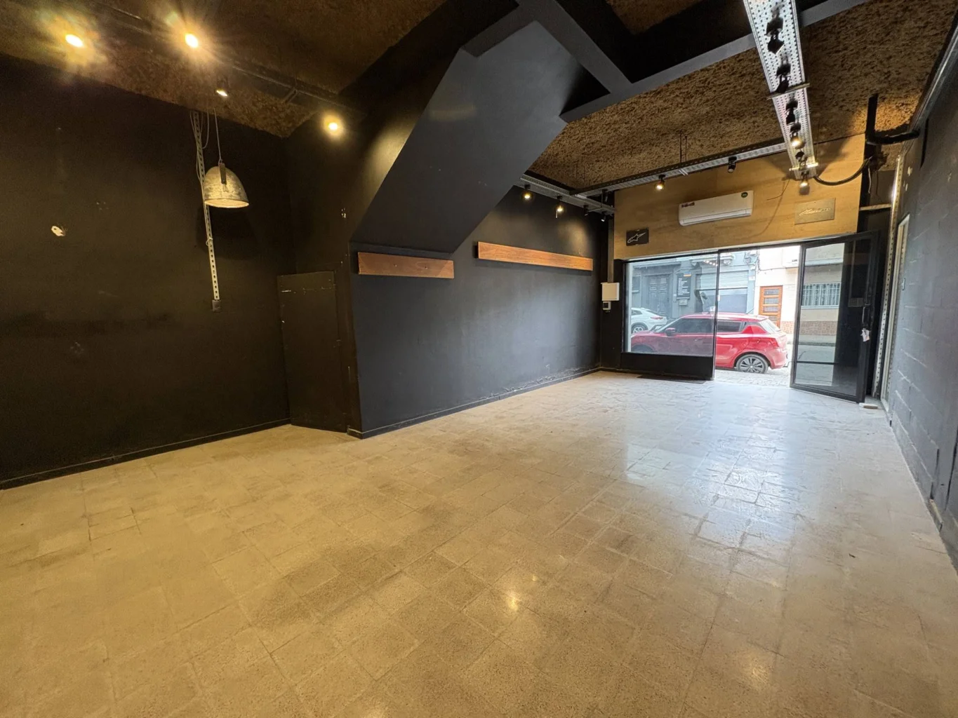 Local en Tres Cruces, propiedad 292205 -Imagen 5
