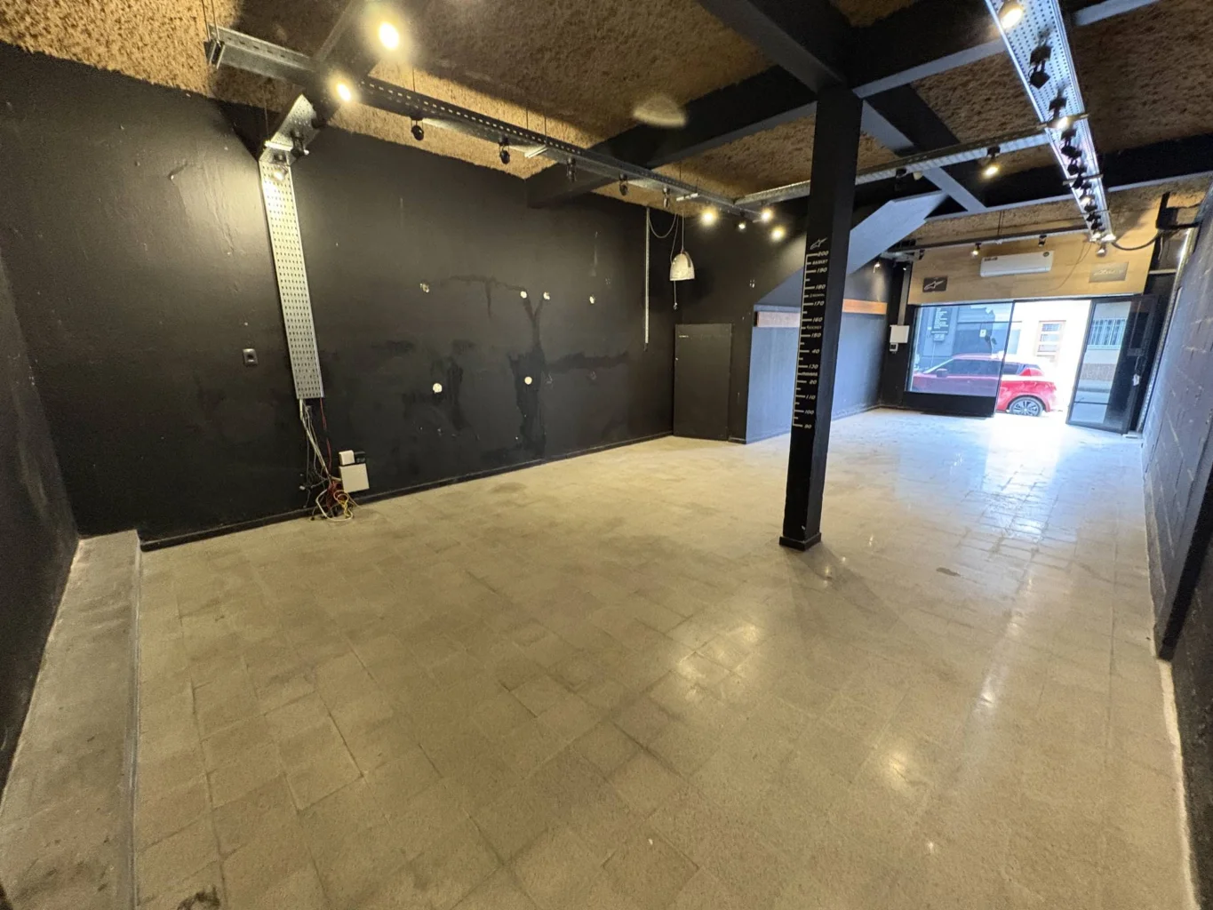 Local en Tres Cruces, propiedad 292205 -Imagen 6