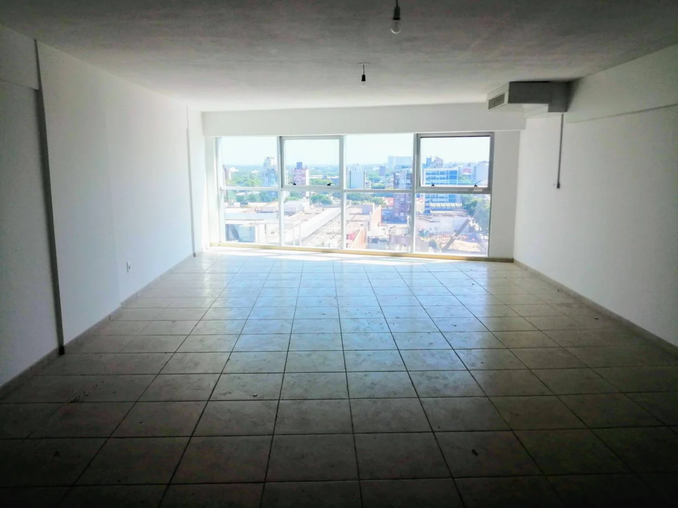 Oficina en Tres Cruces, propiedad 91134 -Imagen 2