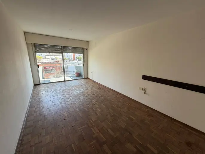 Venta Apartamento Tres Dormitorios y Garaje en Pocitos