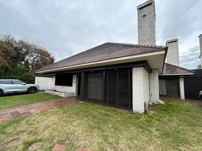 Venta de Casa con 5 dormitorios en Carrasco
