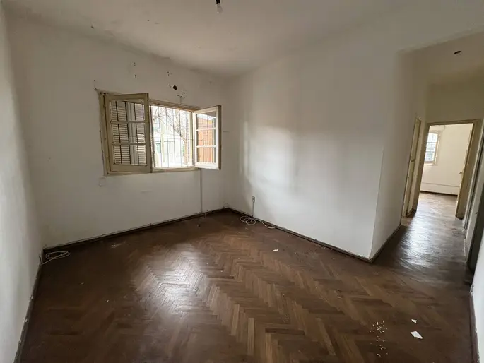 Alquiler - Apartamento con tres dormitorios y patio en Brazo Oriental