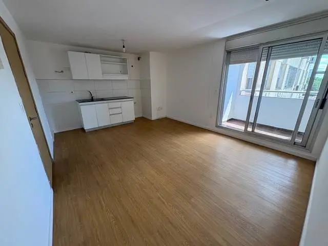 Alquiler - Apartamento con tres dormitorios y terraza en La Blanqueada - Bv. José Batlle y Ordóñez y Larrañaga