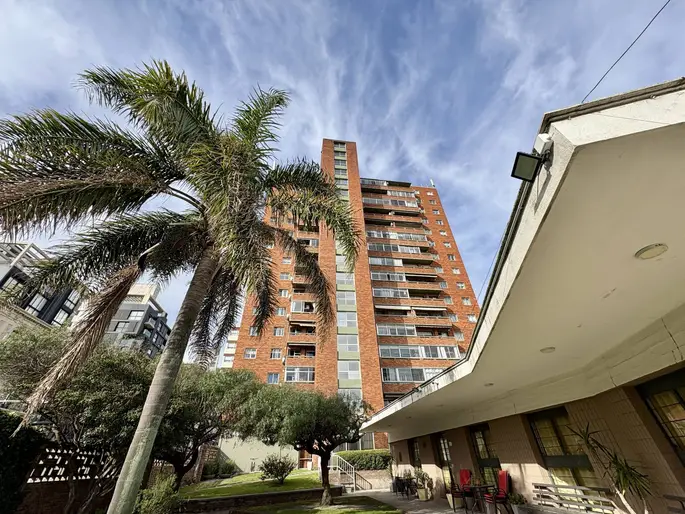 Venta de Apartamento con 2 dormitorios y terraza en Barrio Sur