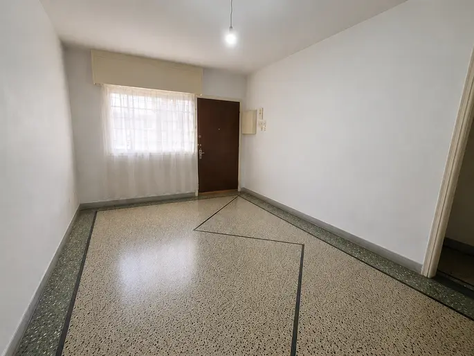 Venta de Casa de bajos con 2 dormitorios y patio en La Comercial