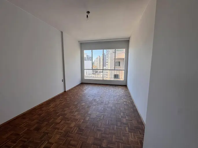 Alquiler de Apartamento en Av. 18 de Julio con 3 dormitorios en Tres cruces.