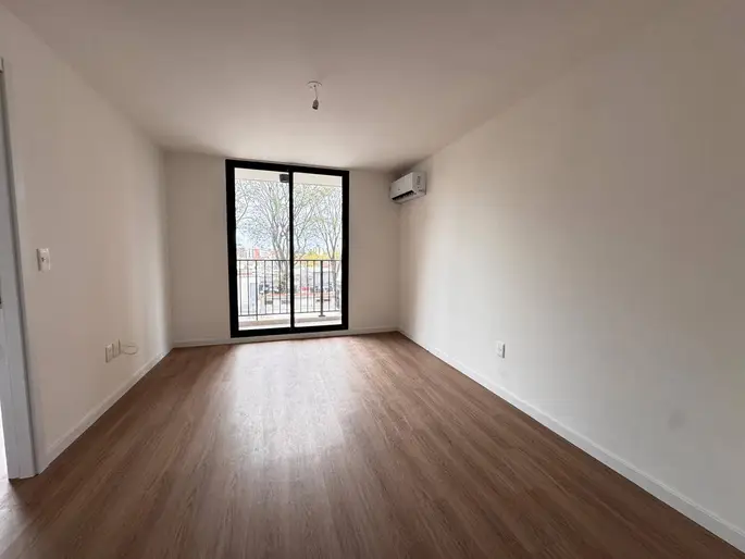 Alquiler de Apartamento en Av. Luis Alberto de Herrera con 1 dormitorio y terraza en La blanqueada