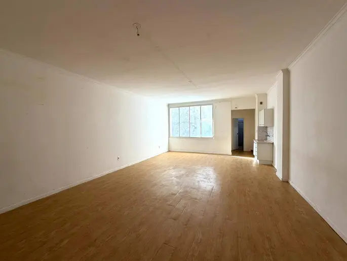 Alquiler de Oficina o Vivienda en Avenida 18 de Julio en Centro- Monoambiente