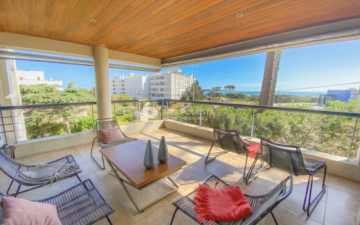 Apartamento en Playa Mansa, propiedad 264019 -Imagen 2