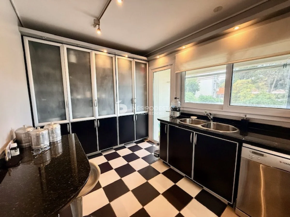 Apartamento en Playa Mansa, propiedad 264019 -Imagen 14