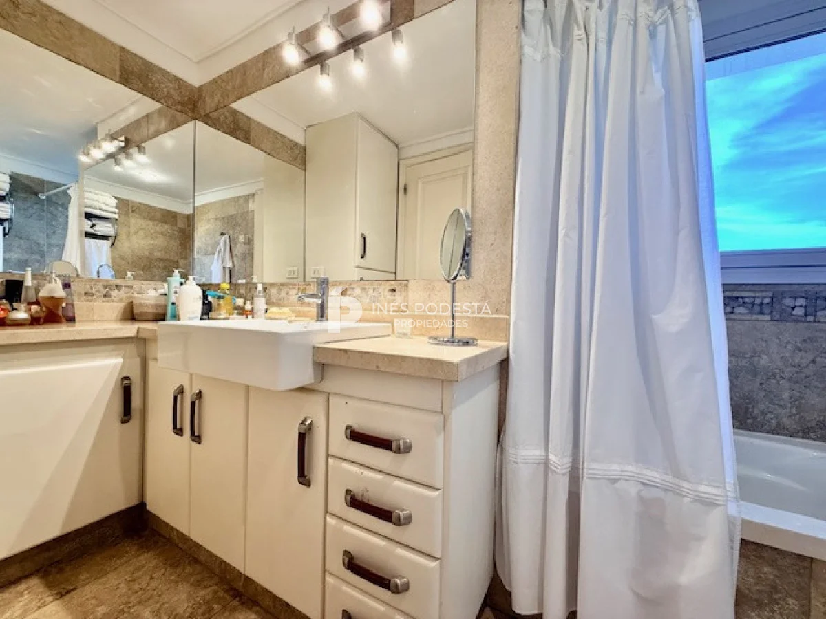 Apartamento en Playa Mansa, propiedad 264019 -Imagen 24