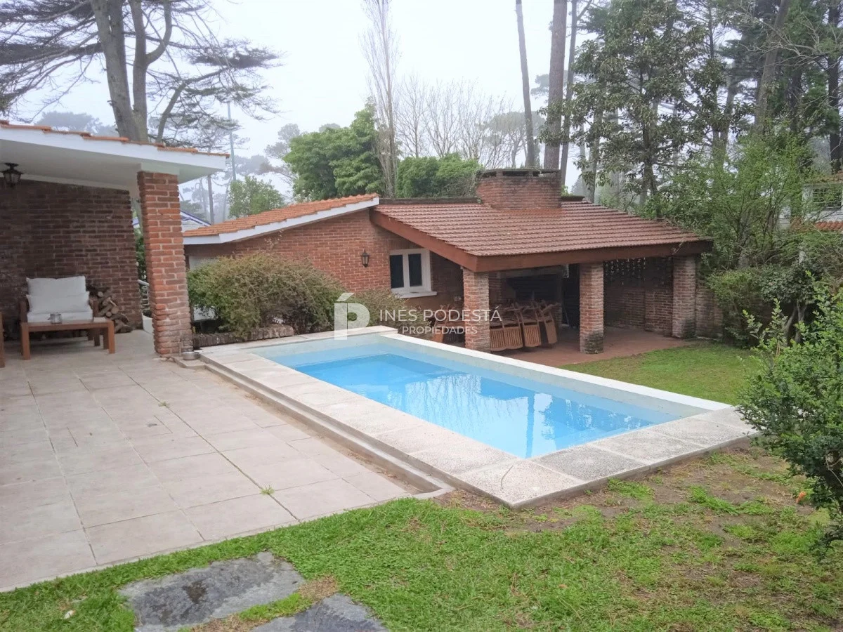 Casa en Playa Mansa, propiedad 273583 -Imagen 1