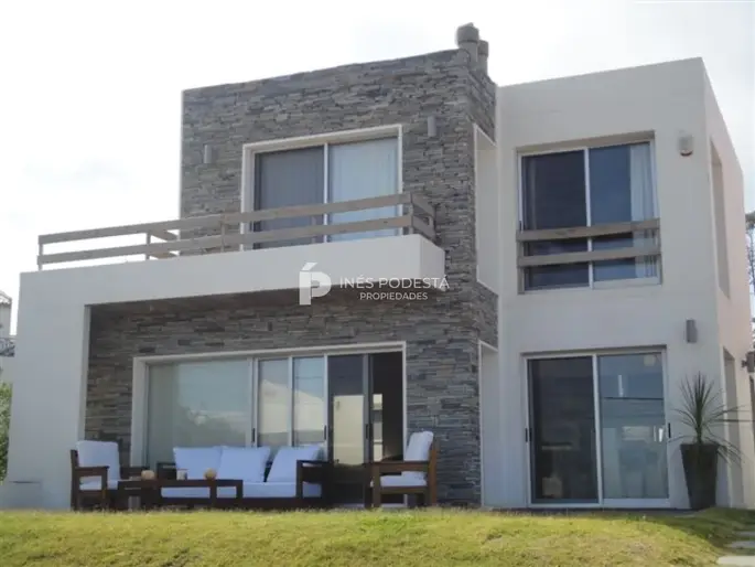 Casa en Montoya de 4 dormitorios
