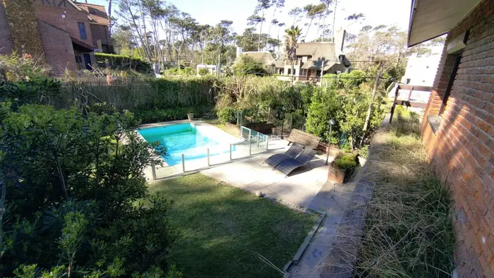 VENTA CASA EN PINARES 4 DORMITORIOS