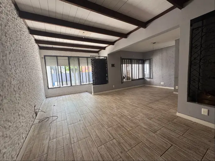 Venta Casa Tres Cruces 3 Dormitorios 2 Baños Garaje para 3 y parrillero