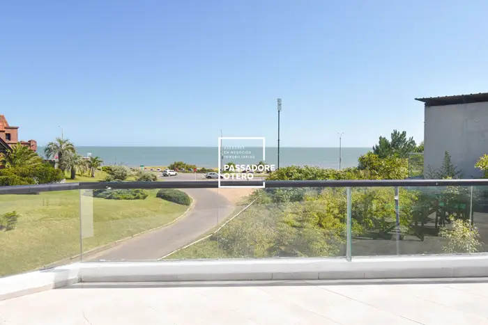 venta casa Punta del Este 4 dormitorios vista al mar y piscina