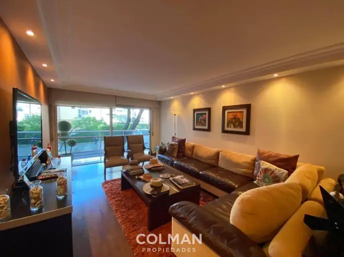Venta Excelente apartamento de categoría Pocitos