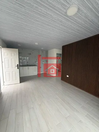 Se alquila casa a estrenar en 4 H
