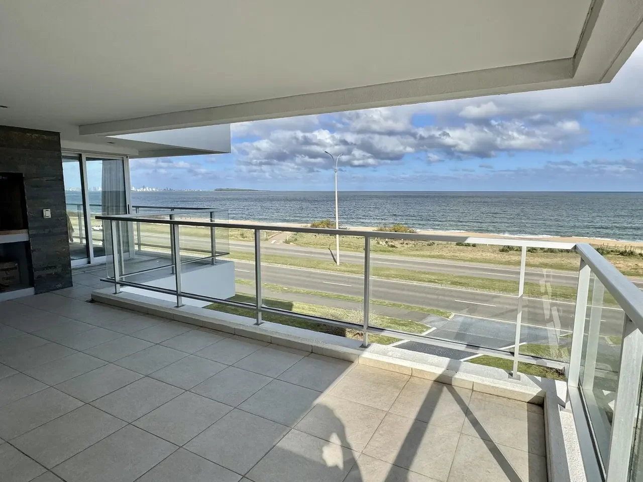 Apartamento en Playa Mansa, propiedad 297150 -Imagen 1