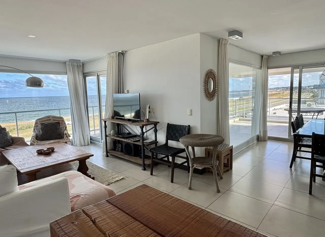 Apartamento en Playa Mansa, propiedad 297150 -Imagen 2