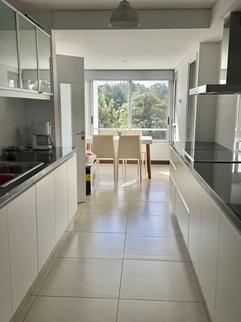 Apartamento en Playa Mansa, propiedad 297150 -Imagen 7