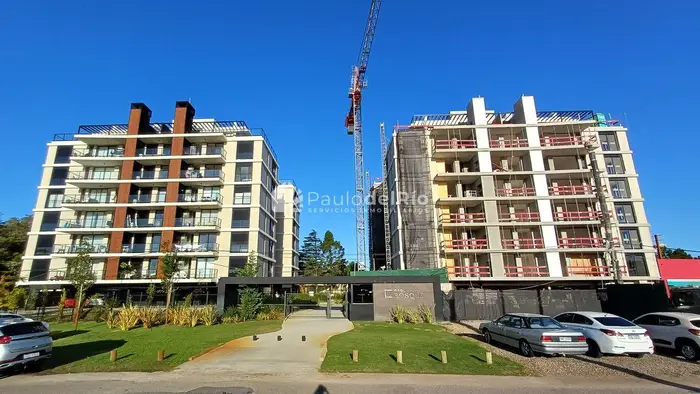 Venta Apartamento  2 dormitorios Lindísimo complejo A pasos de la playa y Parque Roosevelt