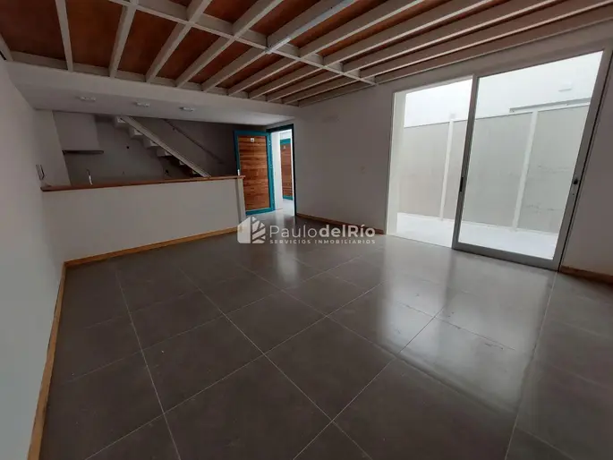 Venta 2 dormitorios amplio duplex con patio