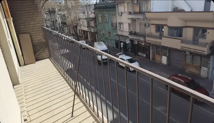 SE ALQUILA APARTAMENTO EN ZONA CÉNTRICA – CALLE MERCEDES 2 DORMITORIOS