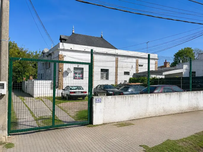 Apartamento tipo casa de 2 dormitorios con patio, parrillero y cochera — Prado Norte