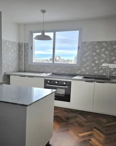 Alquilo apartamento en cordón, 4 dormitorios.