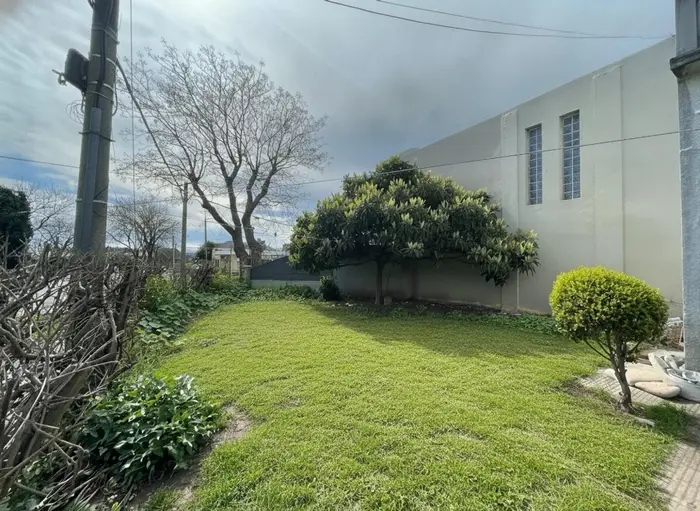Venta de casa 2 dormitorios con jardín en Buceo norte