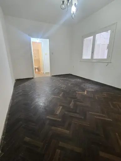 venta apartamento de amplias dimensiones Planta Baja interior con patio VAZQUEZ y URUGUAY CORDON  (copia)