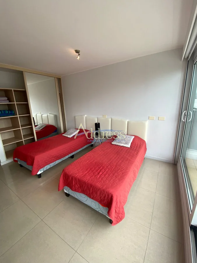 Apartamento en Playa Mansa, propiedad 271840 -Imagen 18