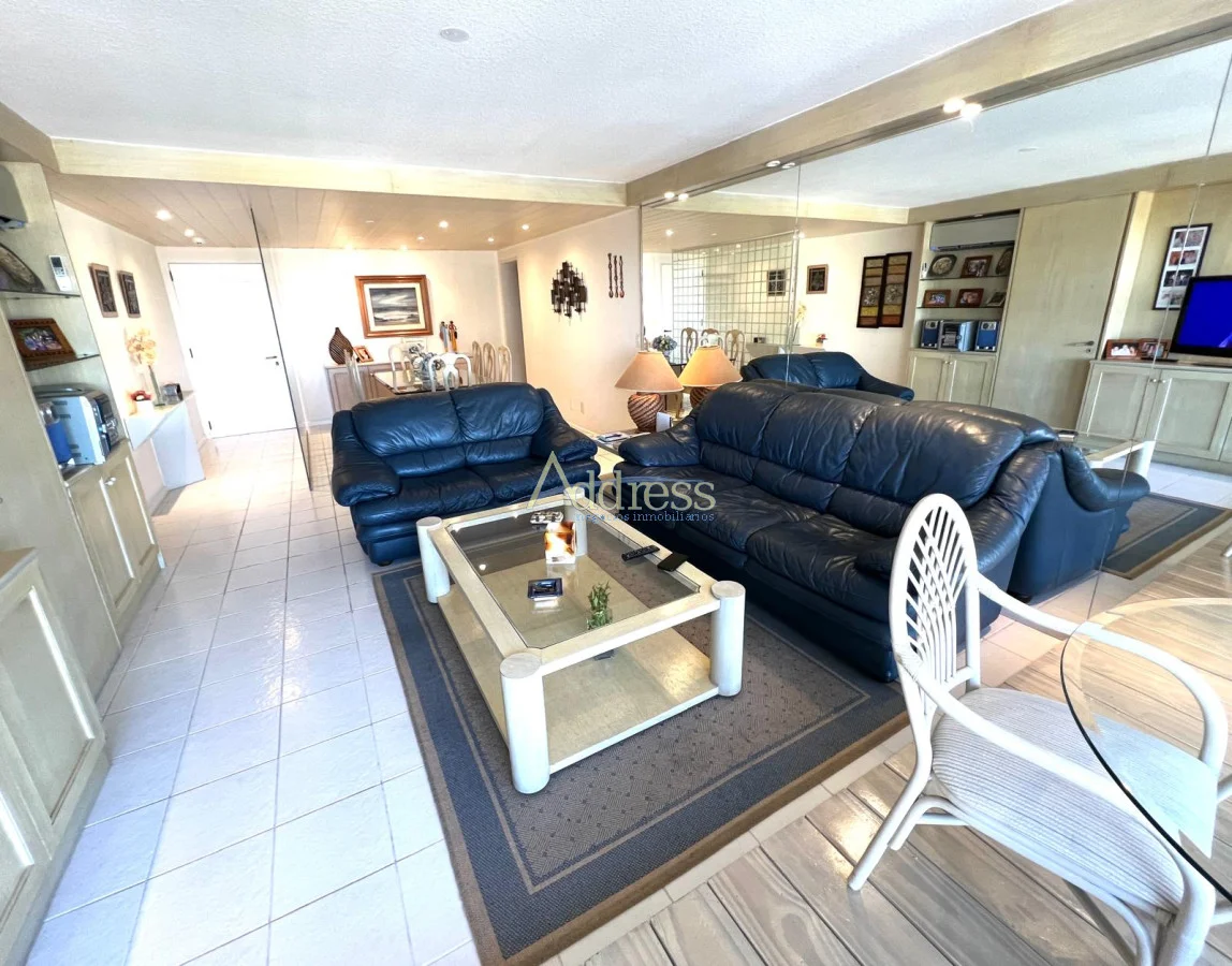 Apartamento en Playa Mansa, propiedad 271842 -Imagen 2