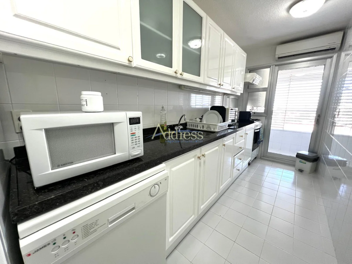 Apartamento en Playa Mansa, propiedad 271842 -Imagen 9