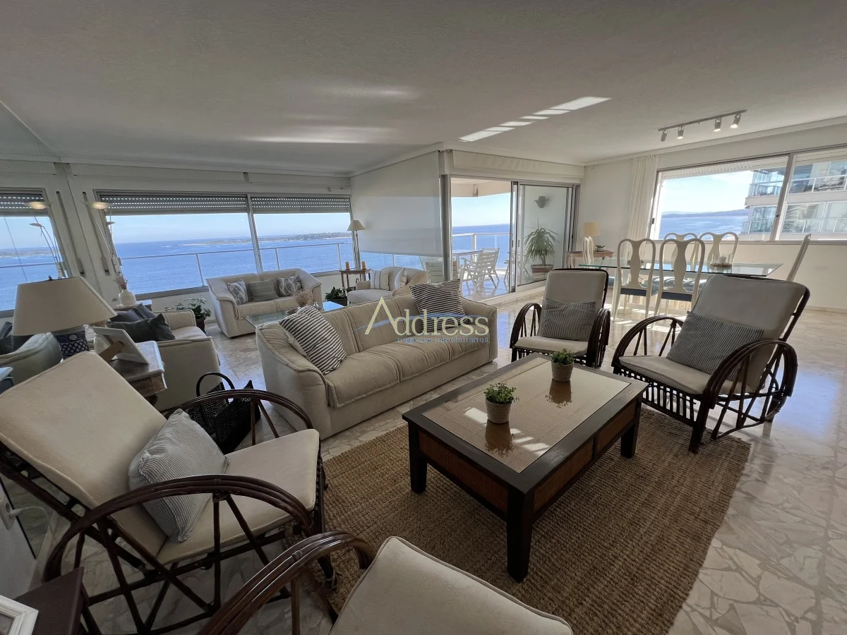 Apartamento en Playa Mansa, propiedad 271843 -Imagen 2