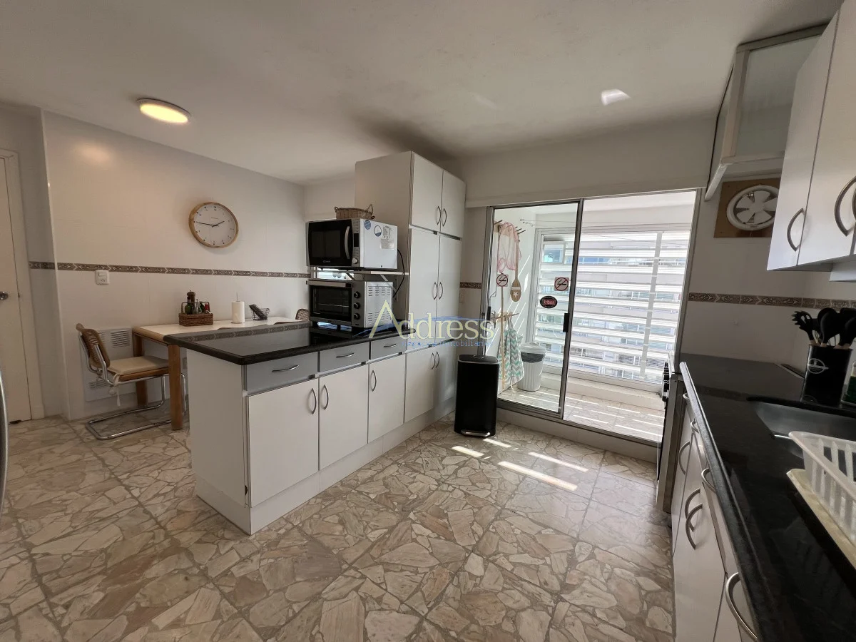 Apartamento en Playa Mansa, propiedad 271843 -Imagen 19