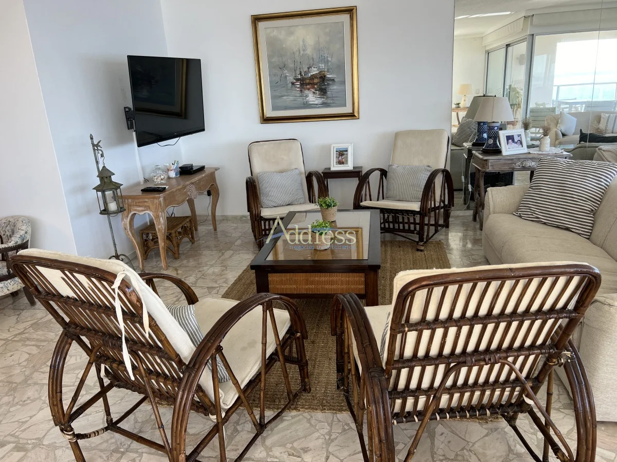 Apartamento en Playa Mansa, propiedad 271843 -Imagen 6