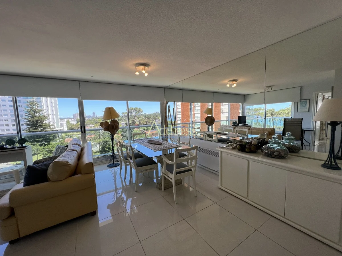 Apartamento en Playa Mansa, propiedad 273608 -Imagen 2