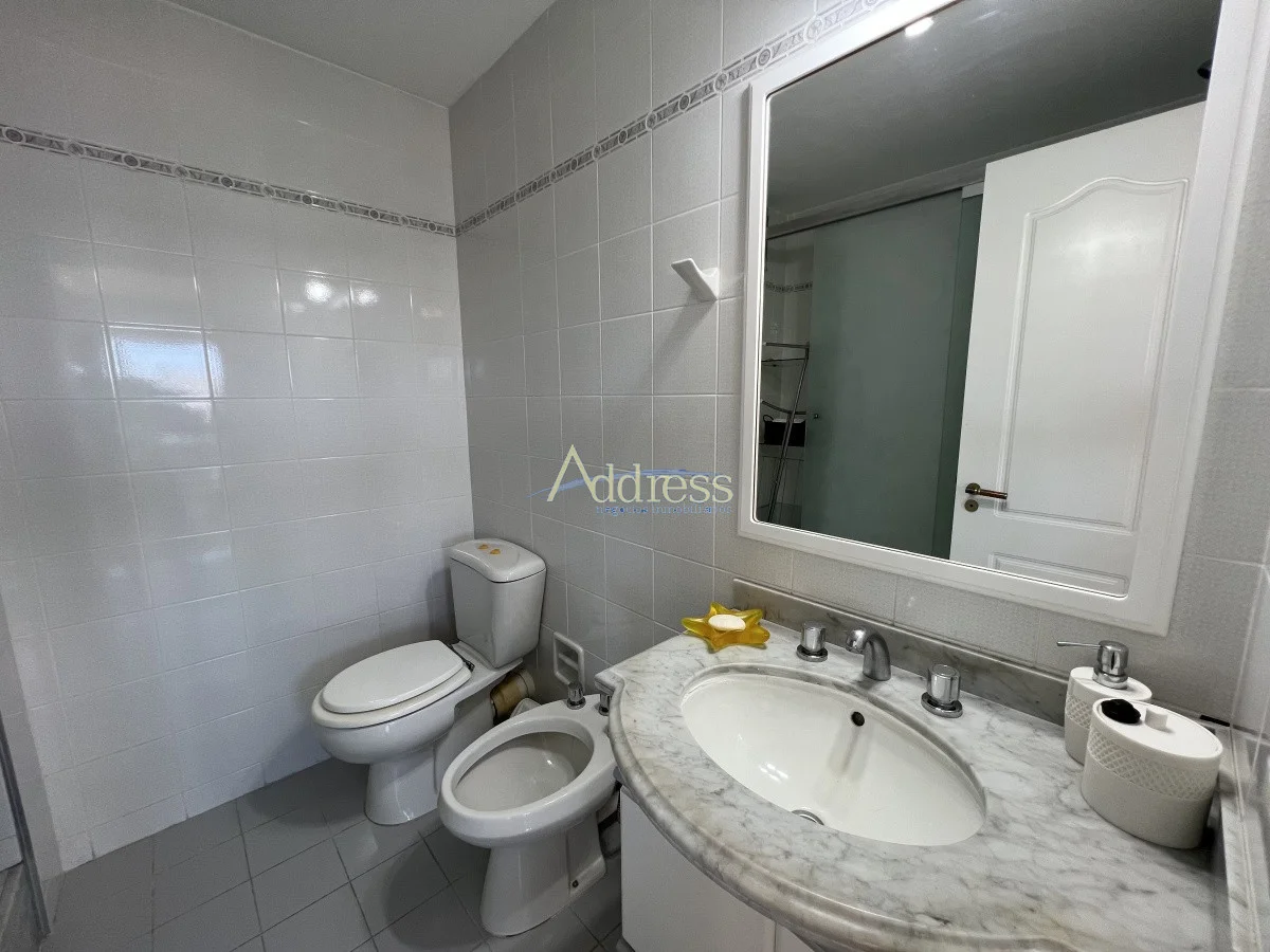 Apartamento en Playa Mansa, propiedad 273608 -Imagen 8