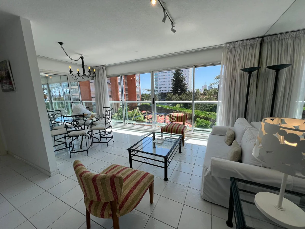 Apartamento en Playa Mansa, propiedad 282051 -Imagen 2