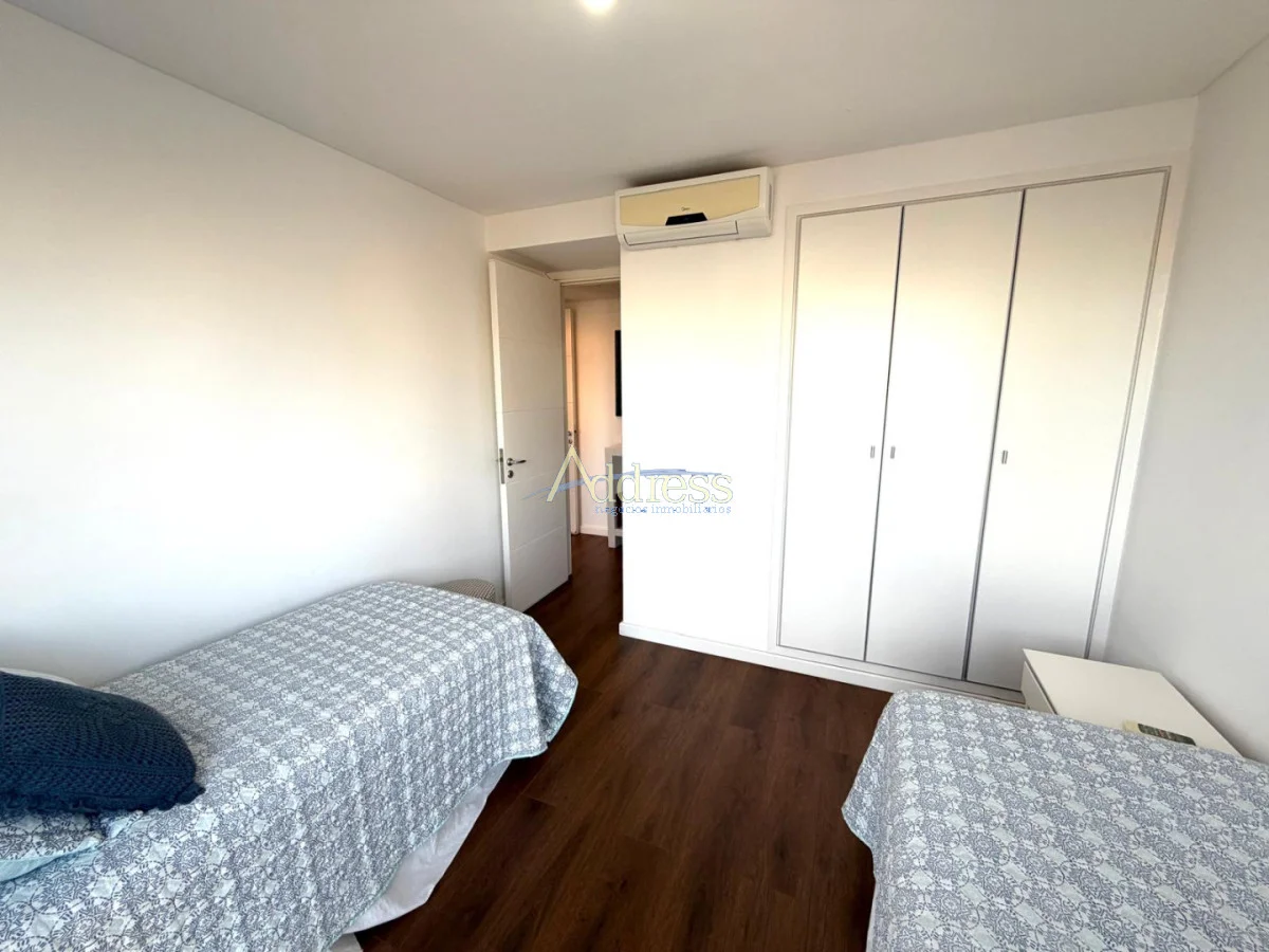 Apartamento en Playa Mansa, propiedad 282827 -Imagen 20